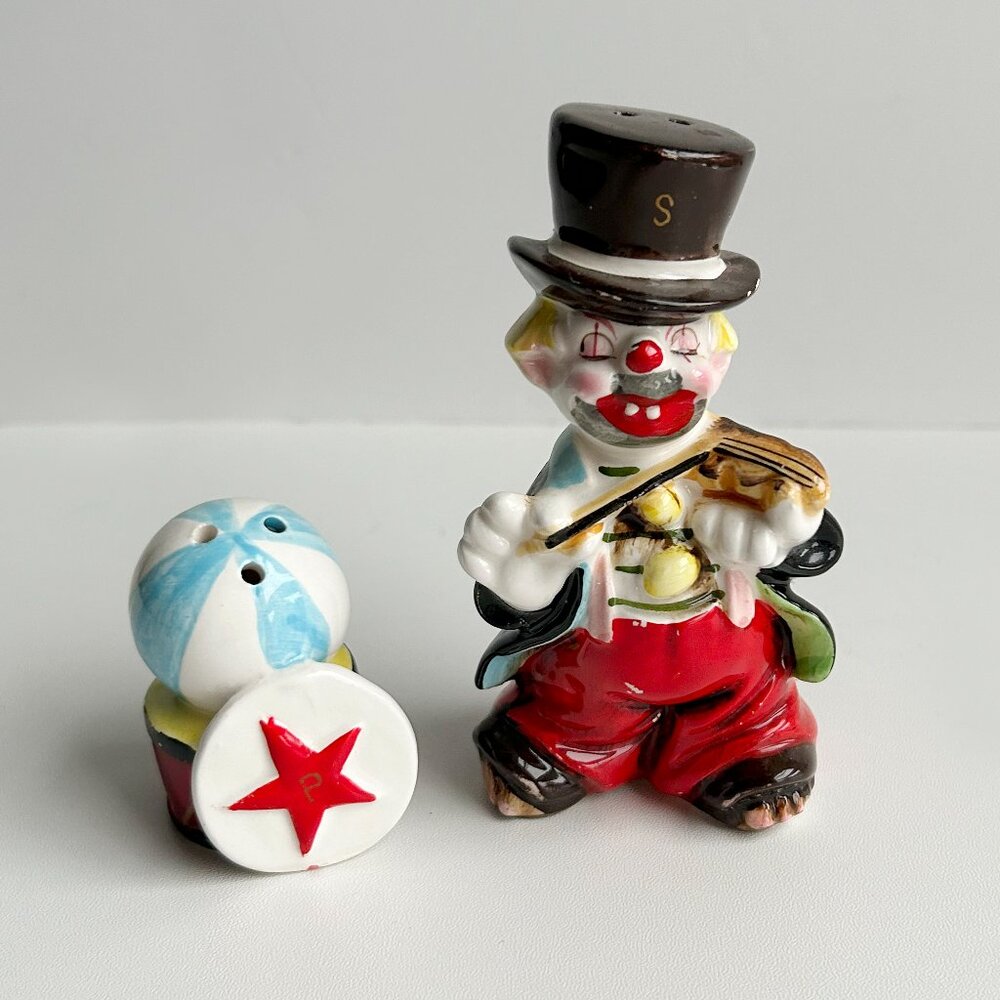 Vintage Clown And Ball Shaker Pair Salt and Pepper Set, made in Japan
